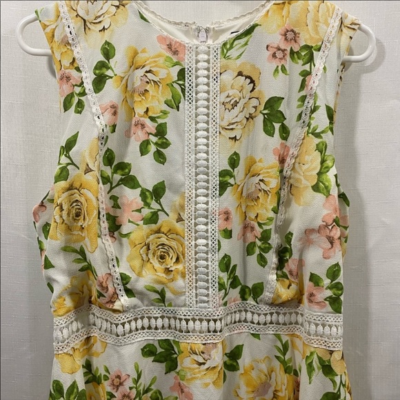 Gorgeous Disney princess dress - Picture 2 of 4